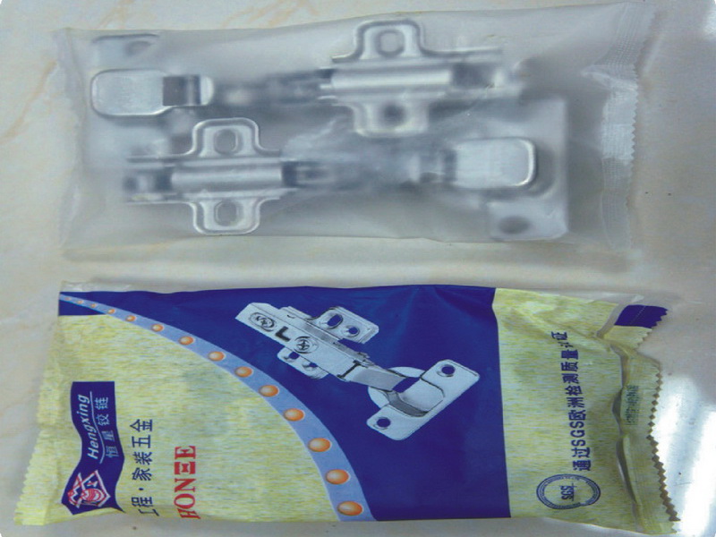 五金制品铰链包装机样品案例 五金制品铰链包装机样品案例